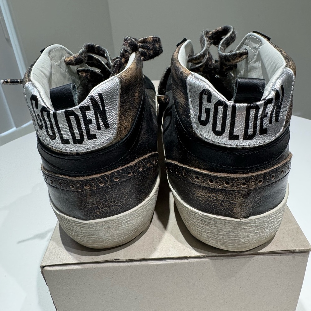 Golden Goose mid top Sneakers with Leopard Print Laces. - Picture 7 of 10
